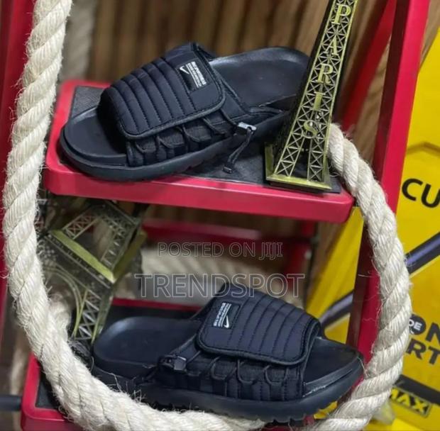 NikesportswearSlides - main view