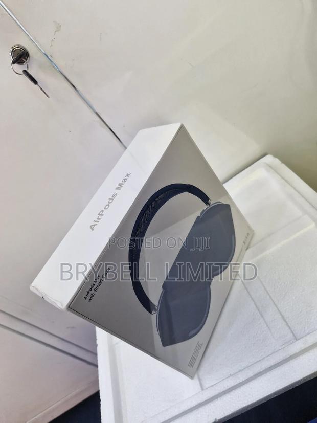 Green Brand New Airpods Max With a Smart Case