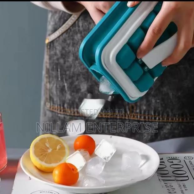 Portable Leakable Ice Cube Mould - thumbnail 2