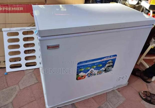 Premier Chest Freezer 200l Capacity With a Single Cool Pad