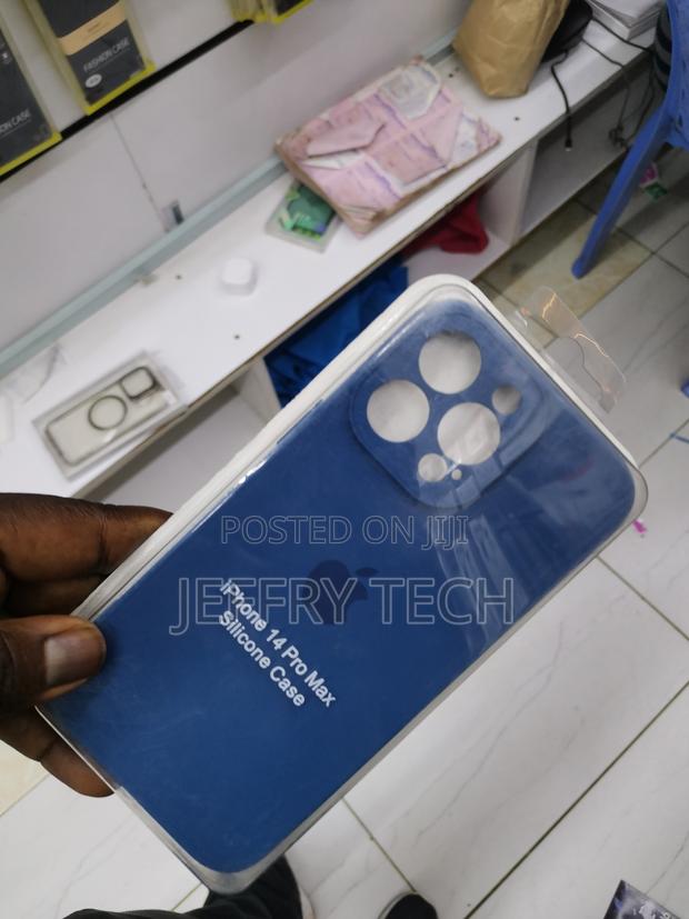 Elago iPhone 14 Pro Max Liquid Silicone Case Soft Microfiber - thumbnail 2