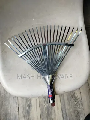 Adjustable Metallic Leaf Rake