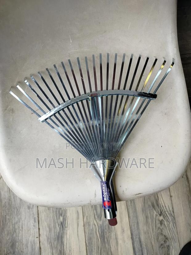 Adjustable Metallic Leaf Rake - thumbnail 3
