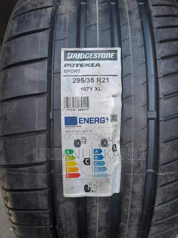295/35r21 Tyre Porche - main view