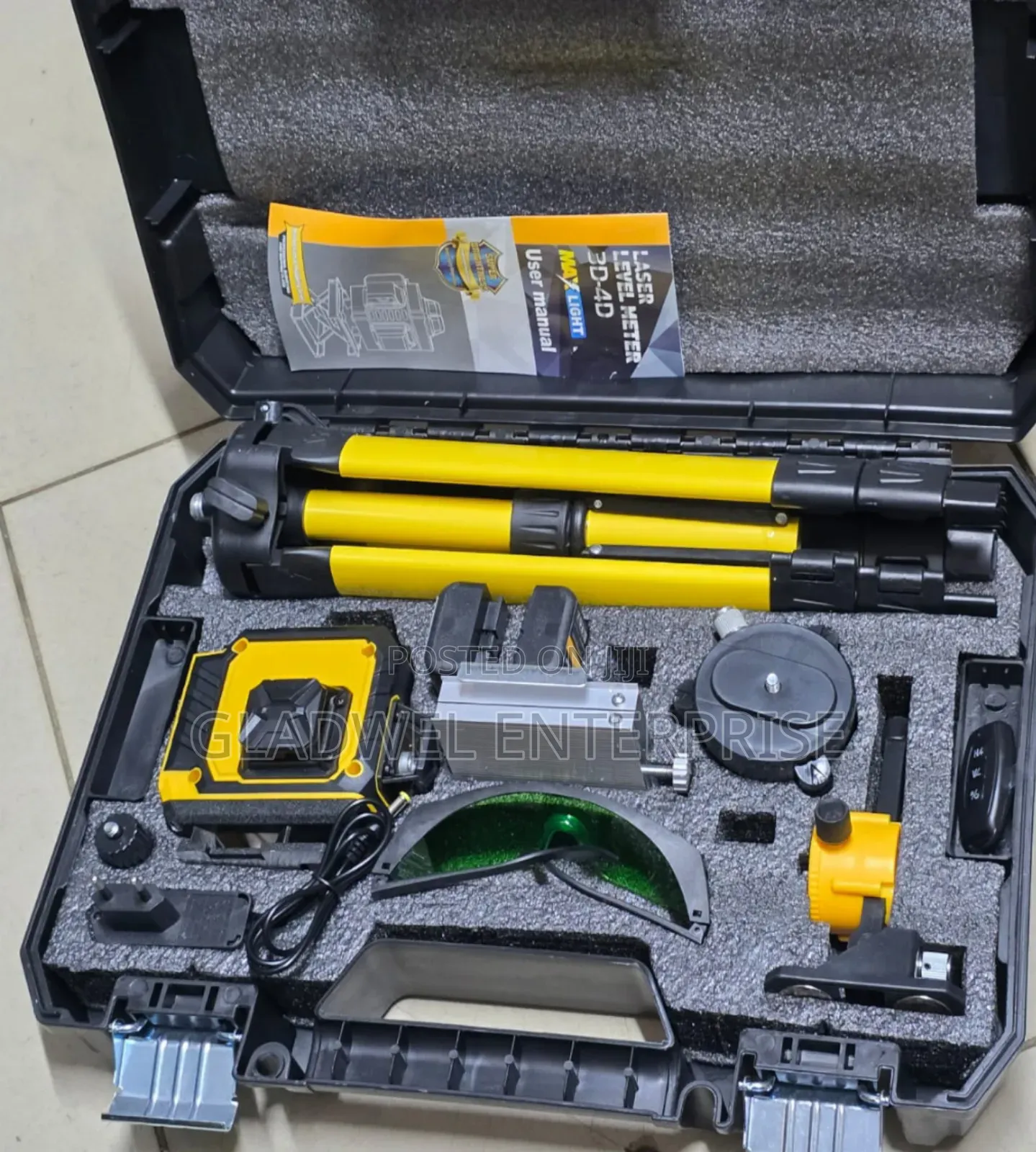 Dewalt Lasser Level 1.2m Stand With 2 Batteries