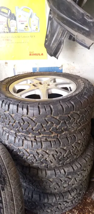 Toyota Hiace 7l Tyres/ Tire