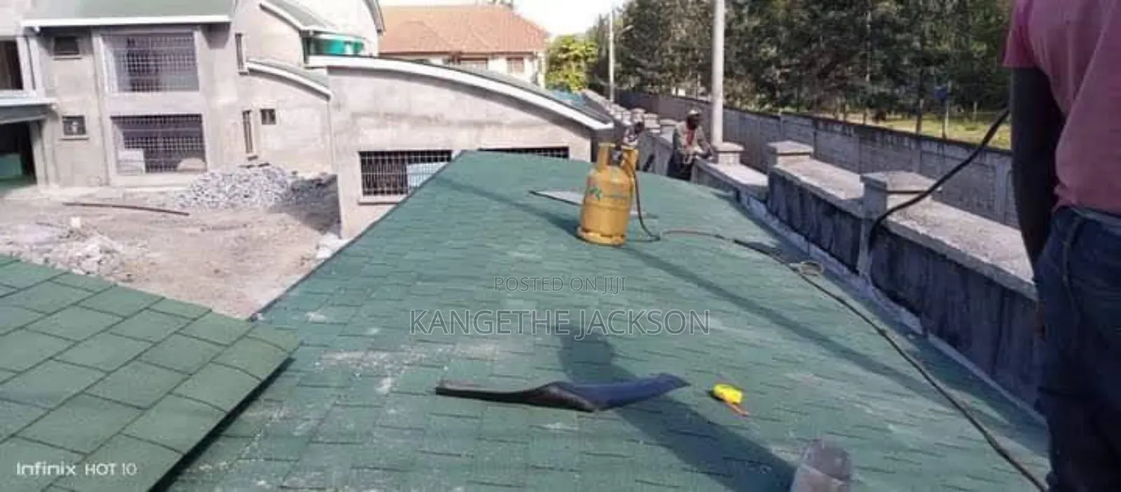 Asphalt Shingles Installer