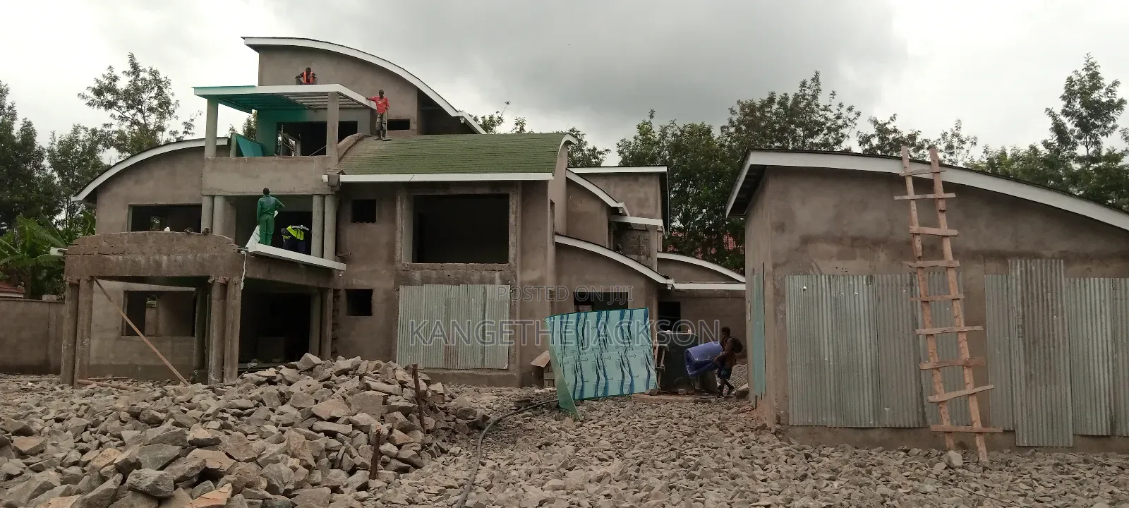 Asphalt Shingles Installer