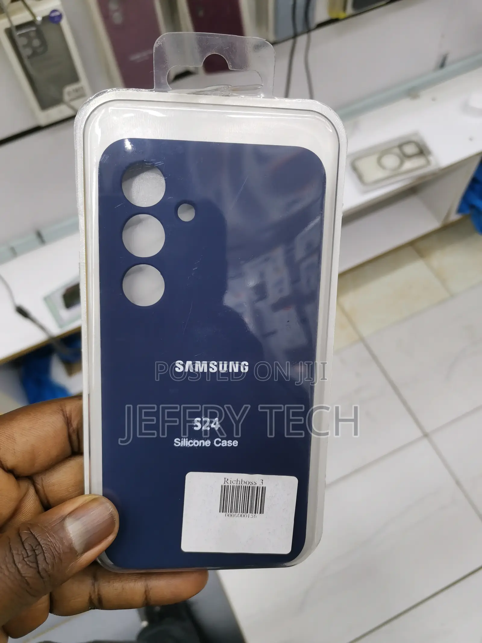 Cuzmigo Galaxy S24 Silicone Case With Microfiber Lining