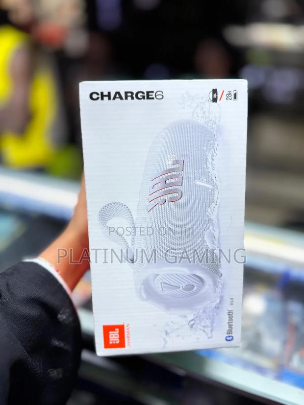 White JBL Charge 6 - main view