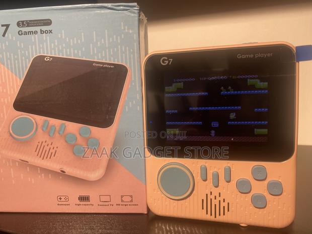 G7 Hand-Held Video Gaming Box 3.5 Inch 666 in 1 Retro Games
