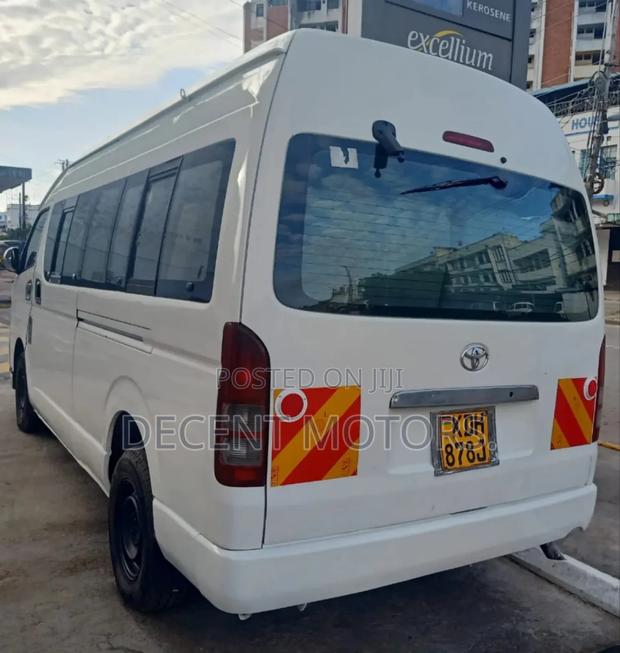 Toyota HiAce 2015 White - thumbnail 9