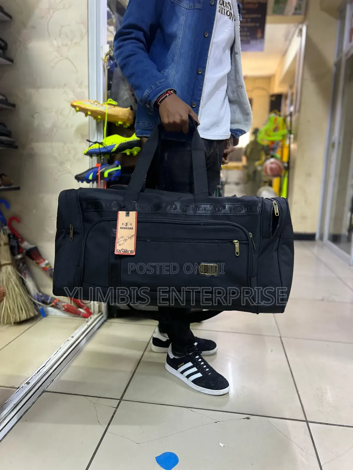 Big Canvas With Spacious Multiple Pockets at 1800
