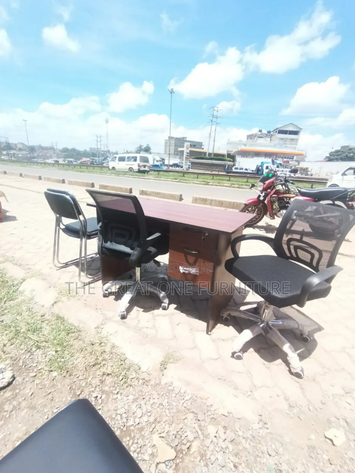 Brown 1m Office Desk With Black Mesh Chair Hj5t