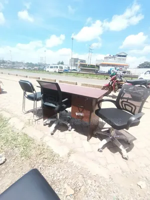 Brown 1m Office Desk With Black Mesh Chair Hj5t