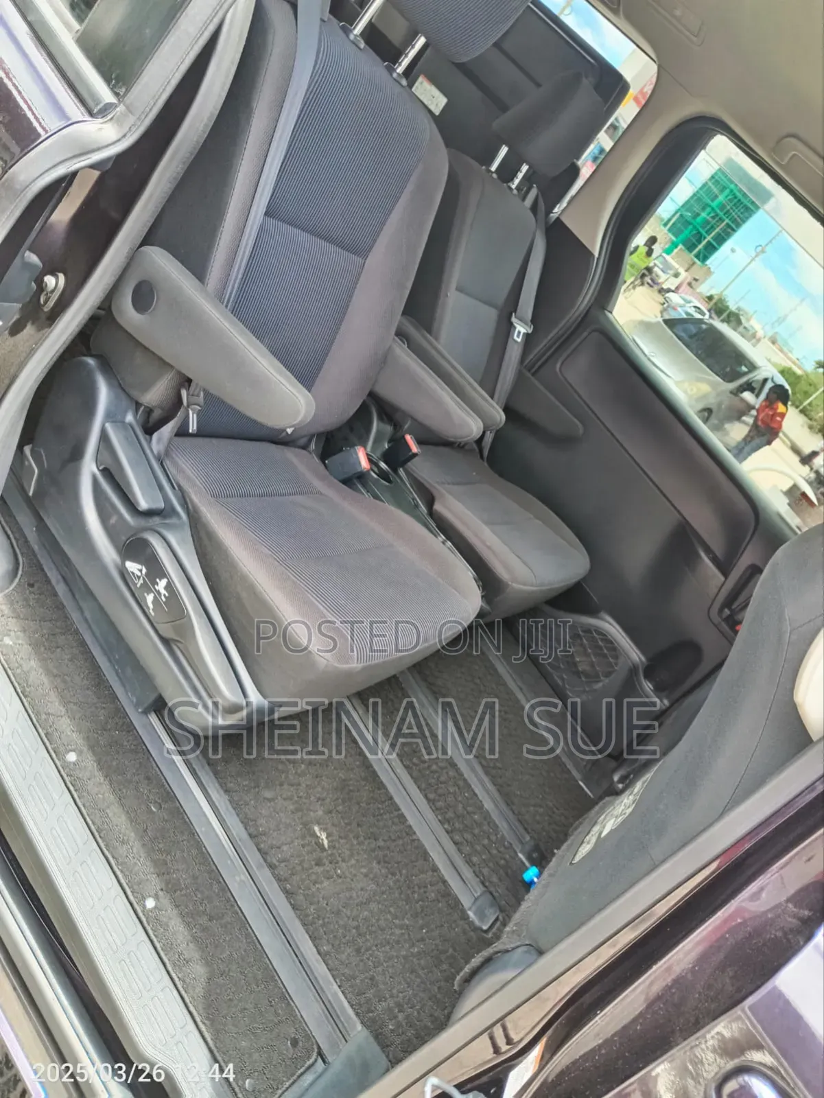 Toyota Noah 2.0 FWD (7 Seater) 2015 Purple
