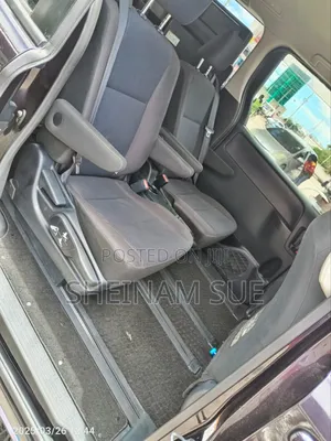 Toyota Noah 2.0 FWD (7 Seater) 2015 Purple