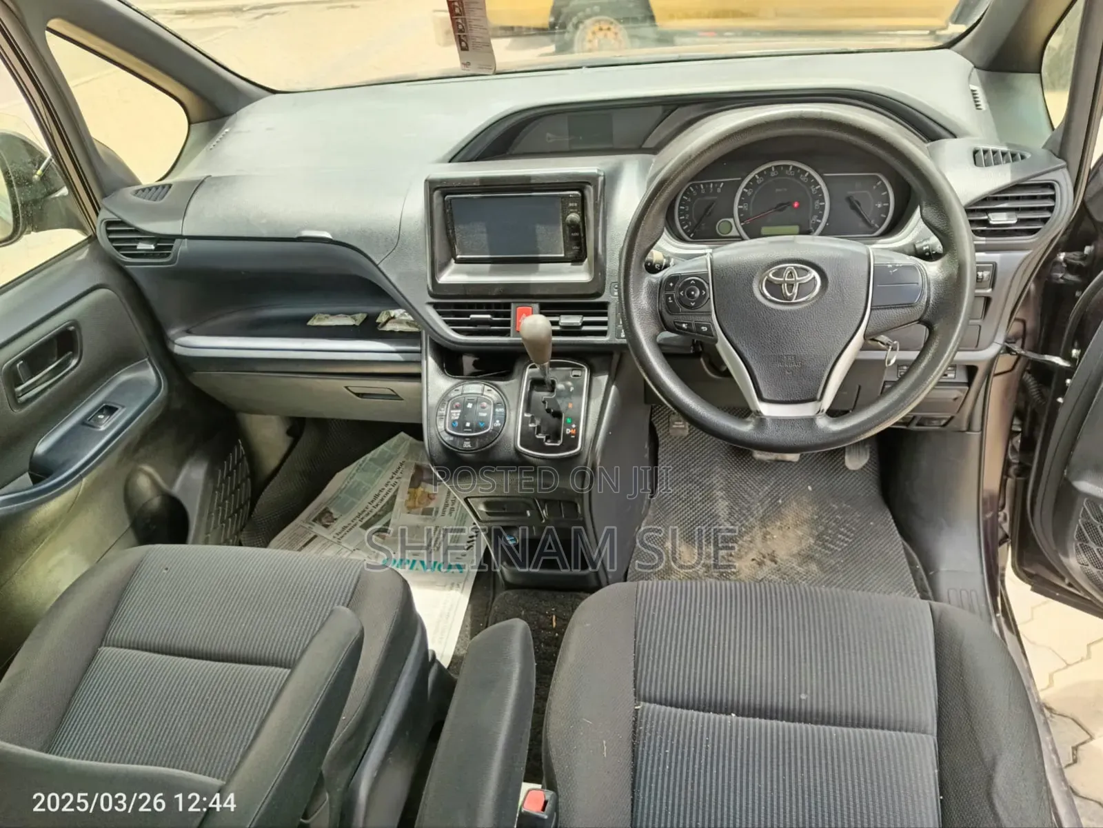 Toyota Noah 2.0 FWD (7 Seater) 2015 Purple