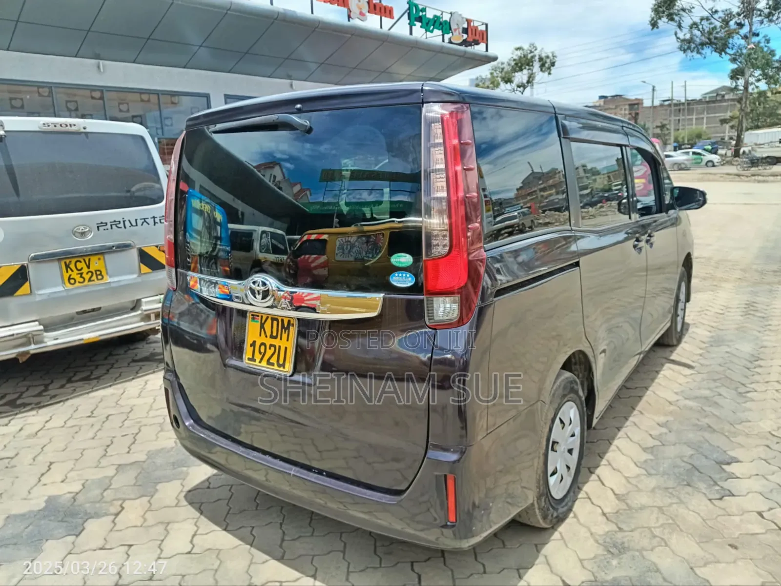 Toyota Noah 2.0 FWD (7 Seater) 2015 Purple
