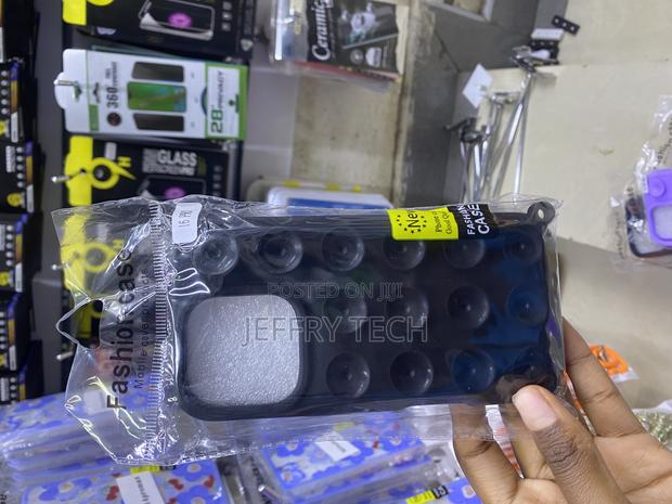 iPhone 16 Pro Octobuddy Circular Sticky Suction Case