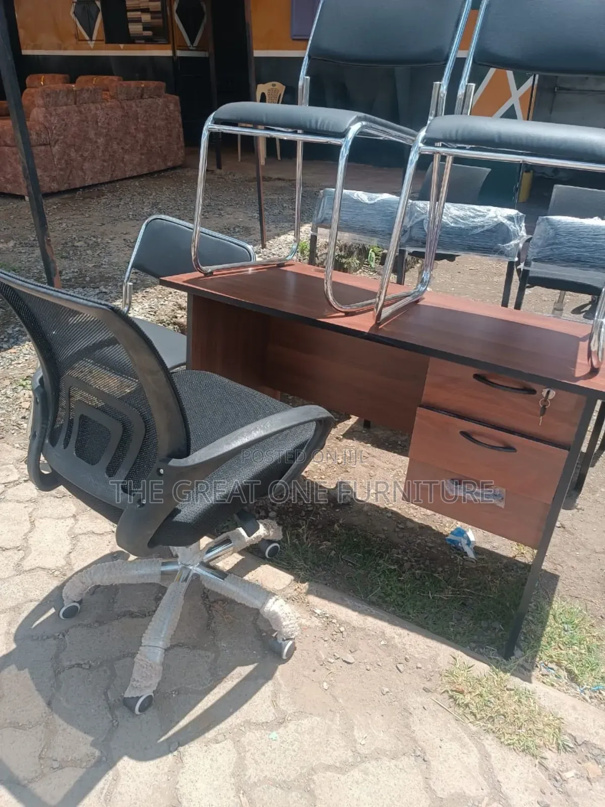 Lockable Qm Office Desk With Mesh Office Chair Vx3qk