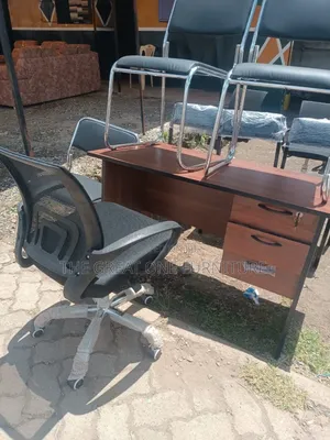 Lockable Qm Office Desk With Mesh Office Chair Vx3qk