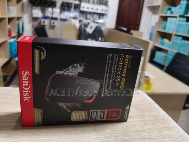 Sandisk E-81 Extreme Pro Portable External SSD 4tb Black - main view