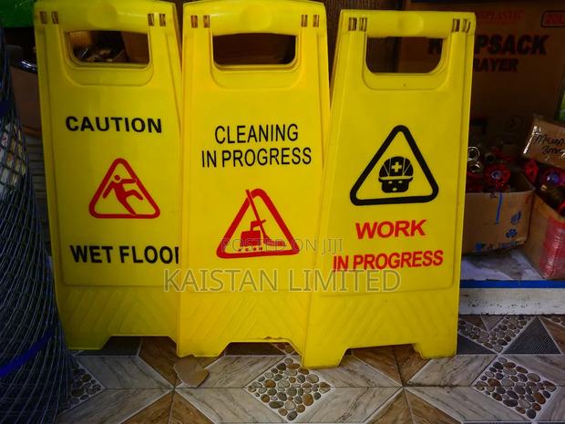 Wet Floor Sign - thumbnail 2