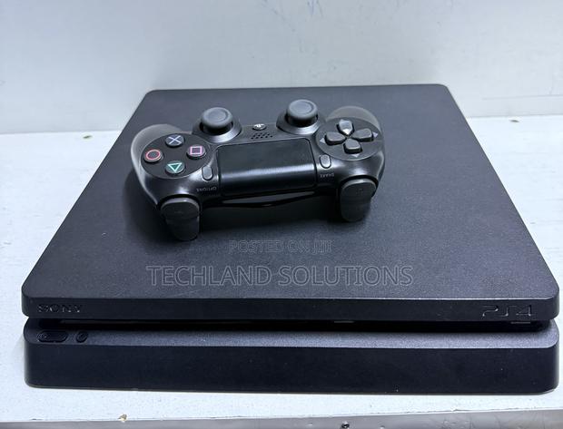 Well Maintained Chipped Ps4 Slim - main view
