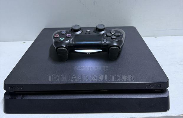 Well Maintained Chipped Ps4 Slim - thumbnail 3