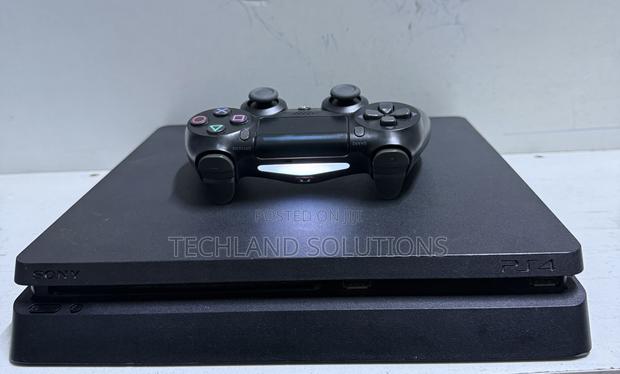 Well Maintained Chipped Ps4 Slim - thumbnail 4