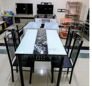 White Black 4 Sitter Dinning Table T/8