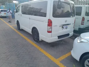 Toyota Grand HiAce 2018 White