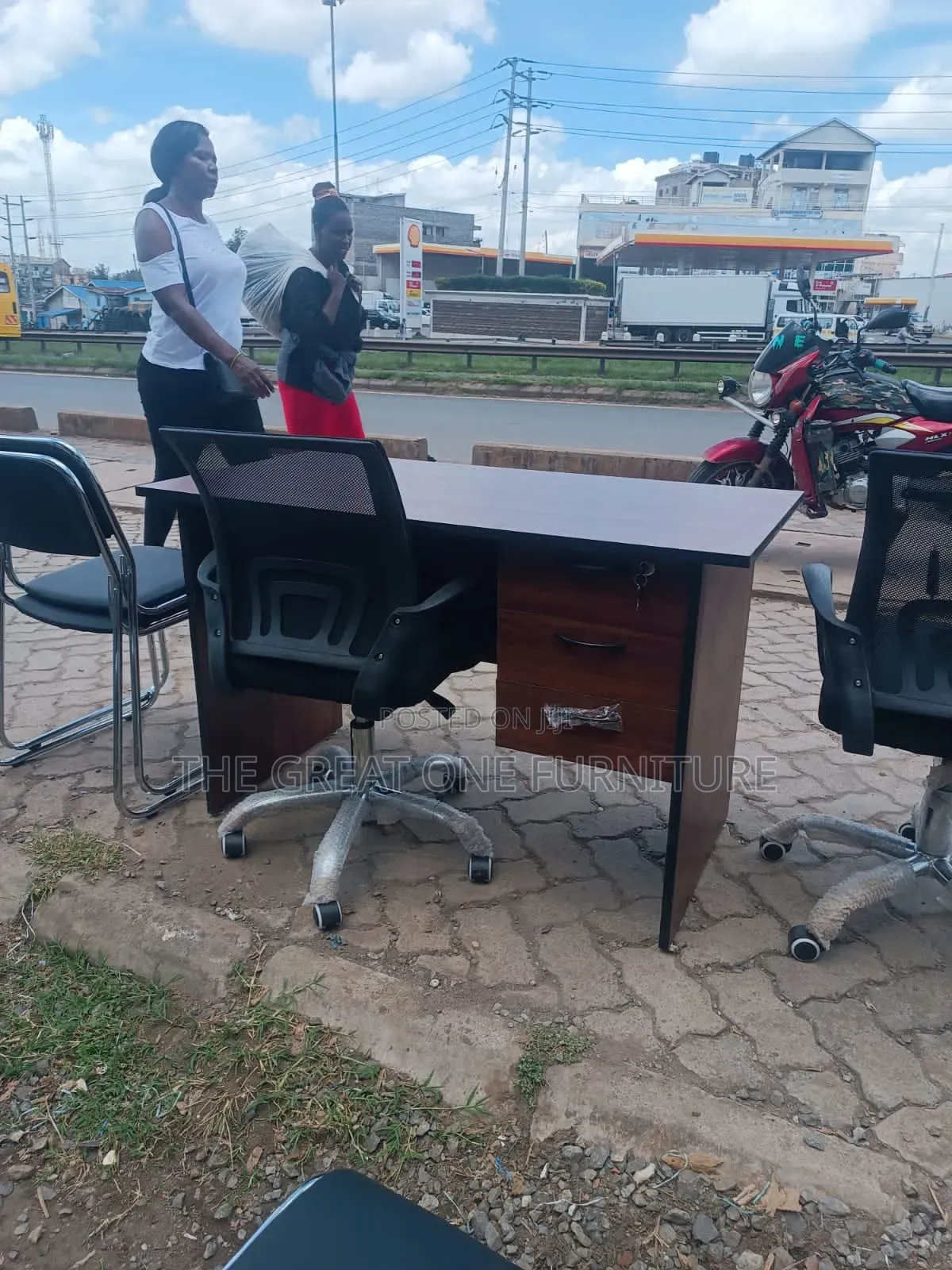 1m Brown Office Desk With Secretarial Mesh Chair Fy9q