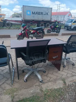 1m Office Desk With Drawers Plus Mesh Office Chair Gw9hj