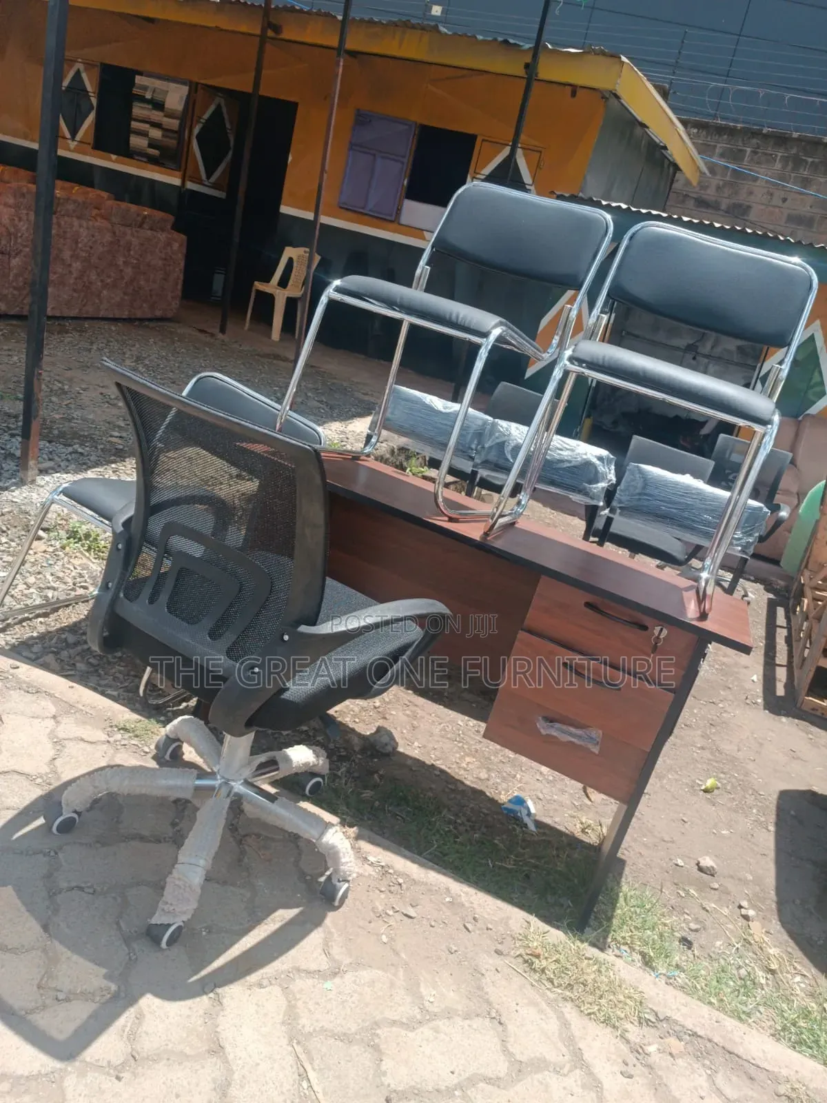 1m Brown Office Desk With Swivel Mesh Office Chair Nh5tf