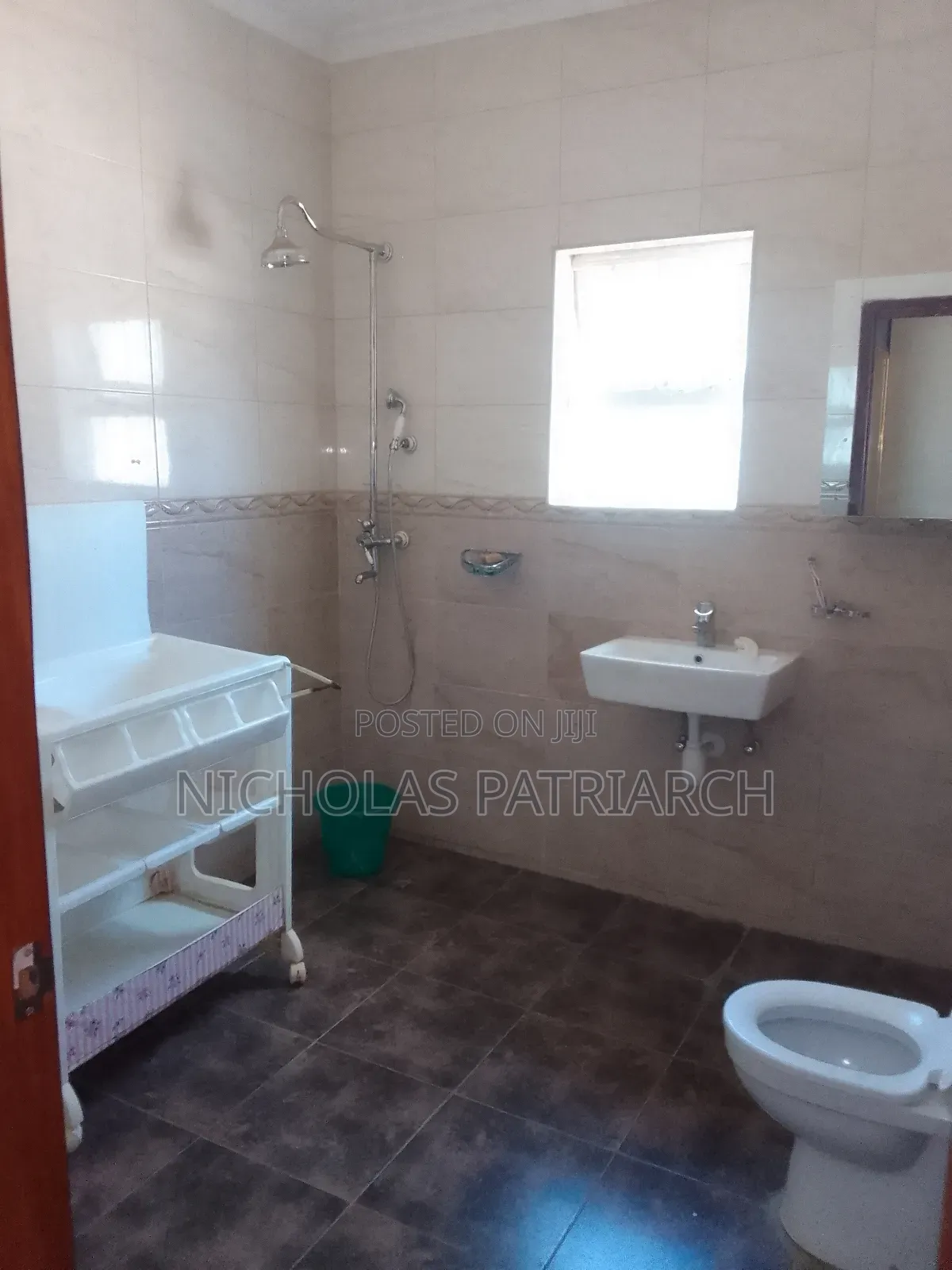 5bdrm Maisonette in Kyasila, Mua Hills for sale