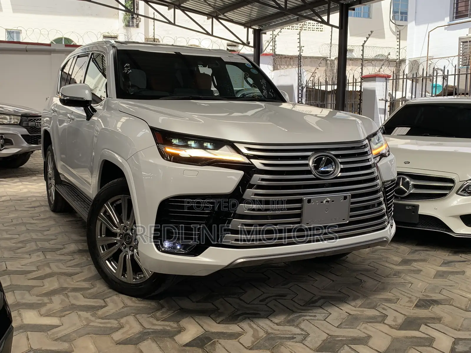 Lexus LX 2022 Off white