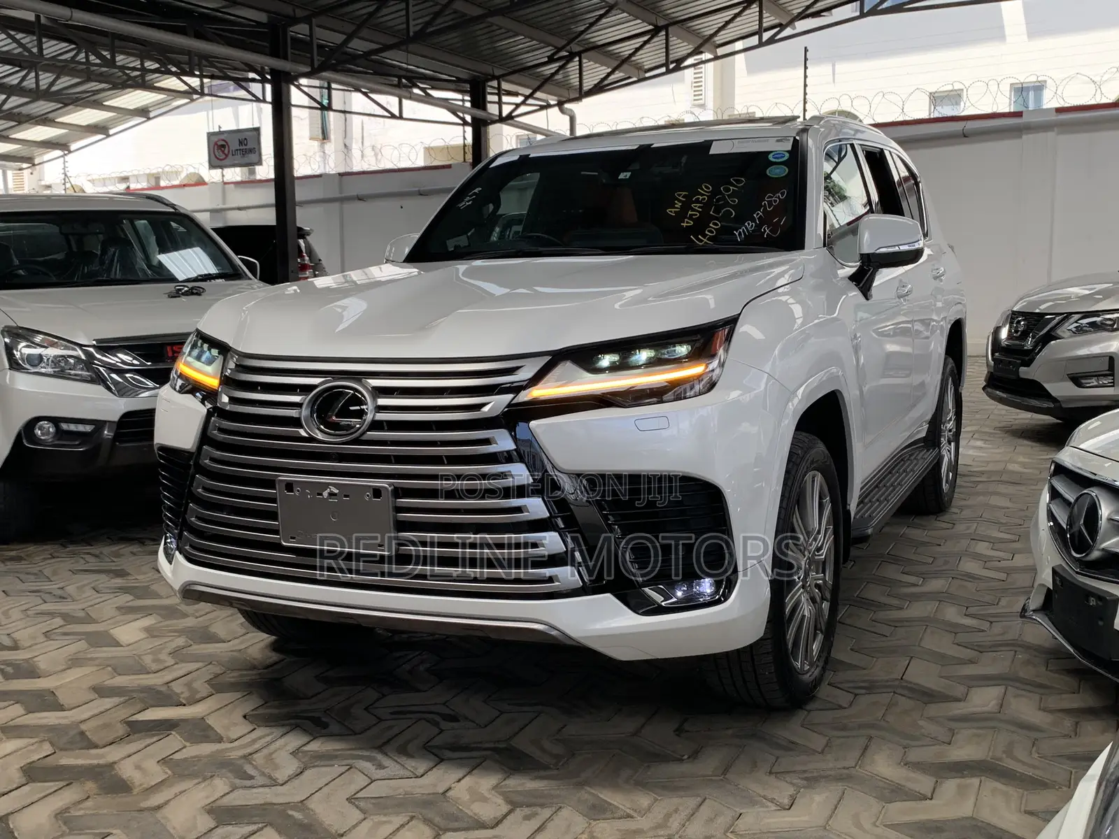 Lexus LX 2022 Off white