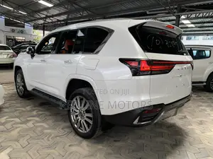 Lexus LX 2022 Off white