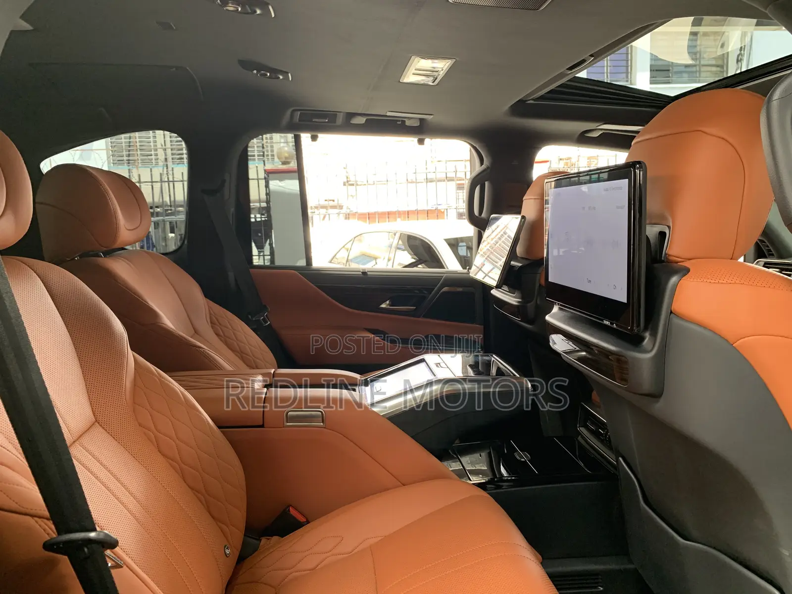 Lexus LX 2022 Off white