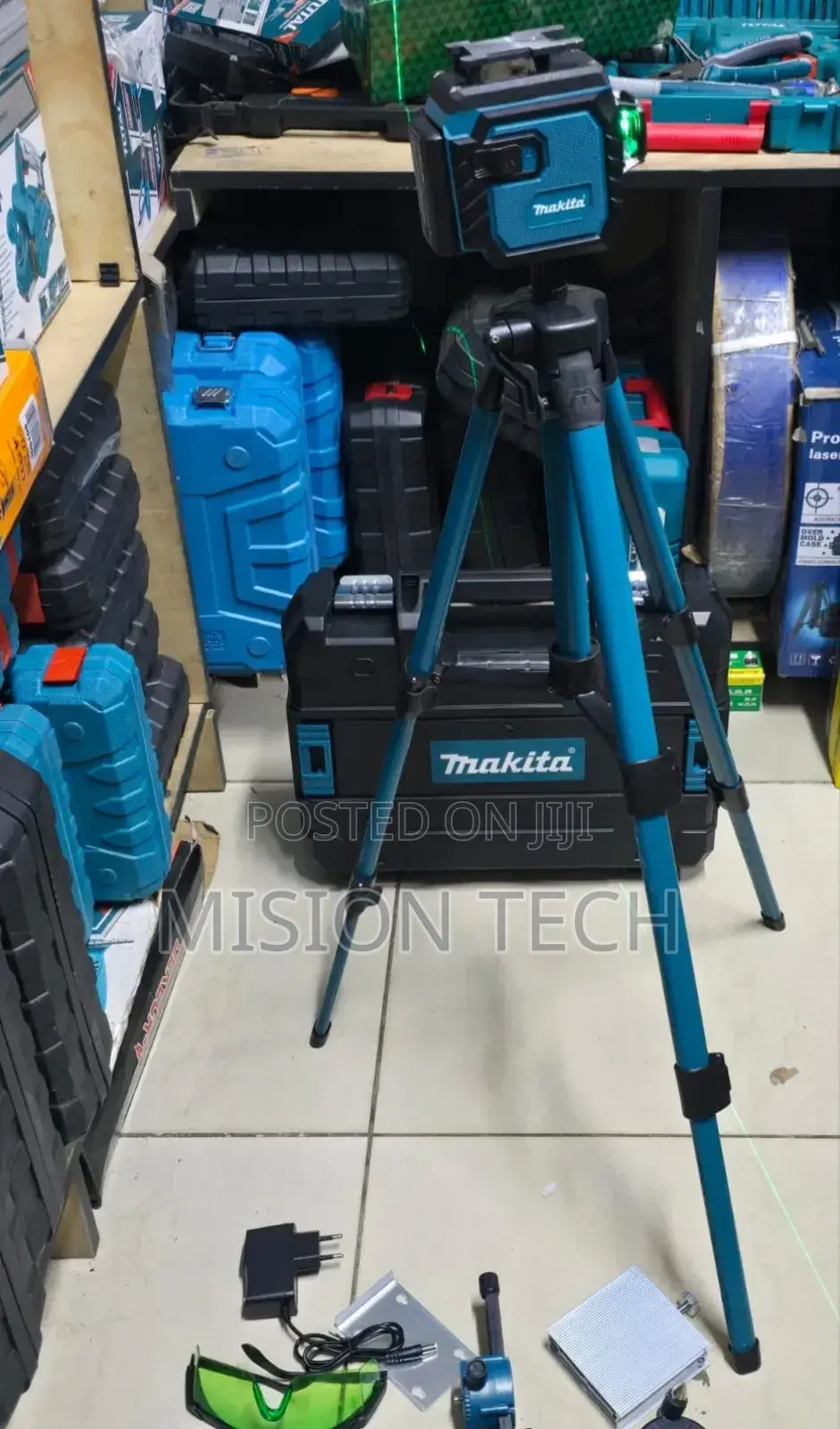 Makita Lesser Level.
2 Batteries 
With 1.2m Lesser Stand* 