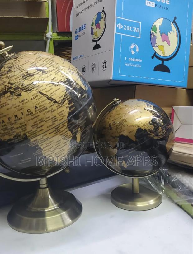 Rotating Globe World Map - thumbnail 3