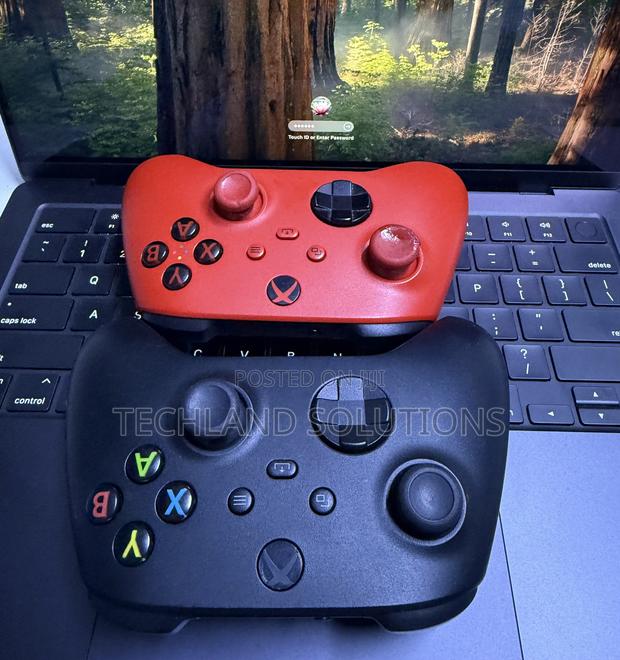 Well Used Xbox Series X Controller - thumbnail 2