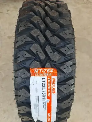 235 /75 R15 Maxxis (Mud Terrain) Commercial.