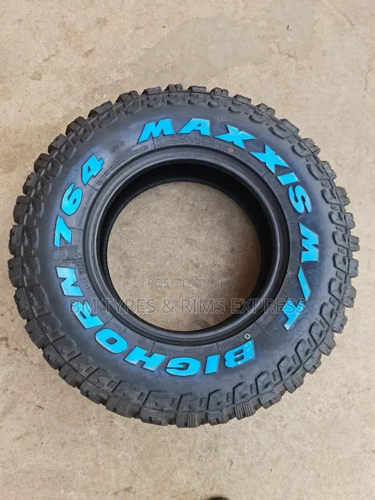 235 /75 R15 Maxxis (Mud Terrain) Commercial.