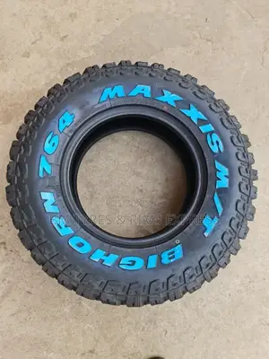 235 /75 R15 Maxxis (Mud Terrain) Commercial.