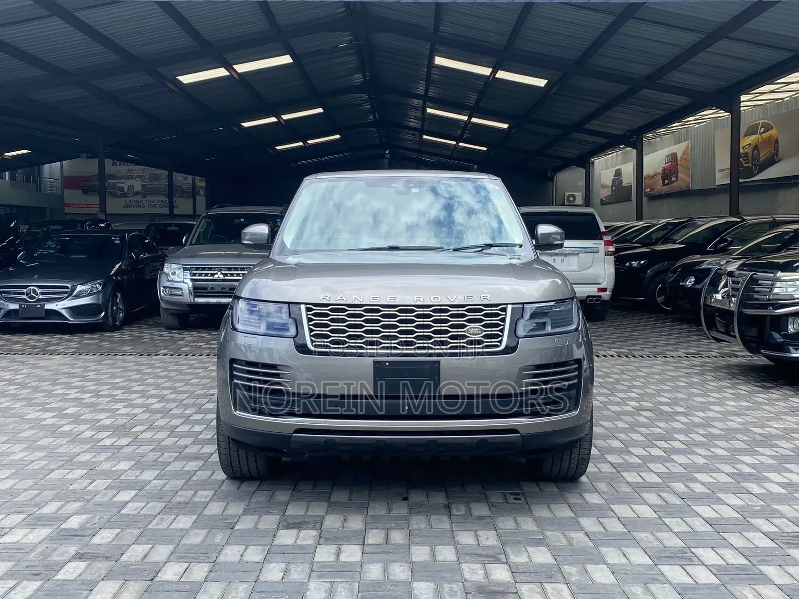 Land Rover Range Rover Vogue 2019 Gold