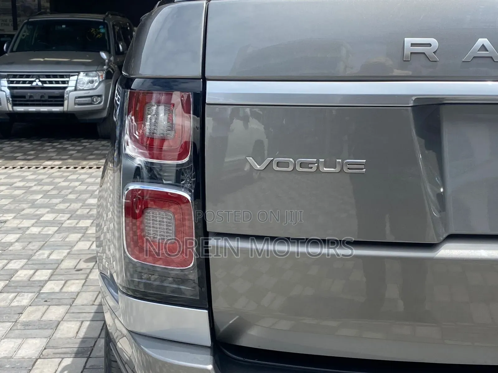 Land Rover Range Rover Vogue 2019 Gold