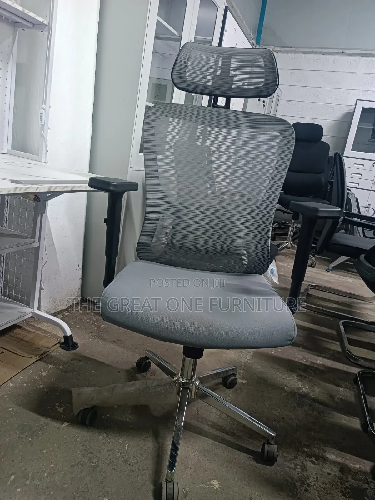 Adjustable Gray Mesh Office Chair With Headrest Jk6tx